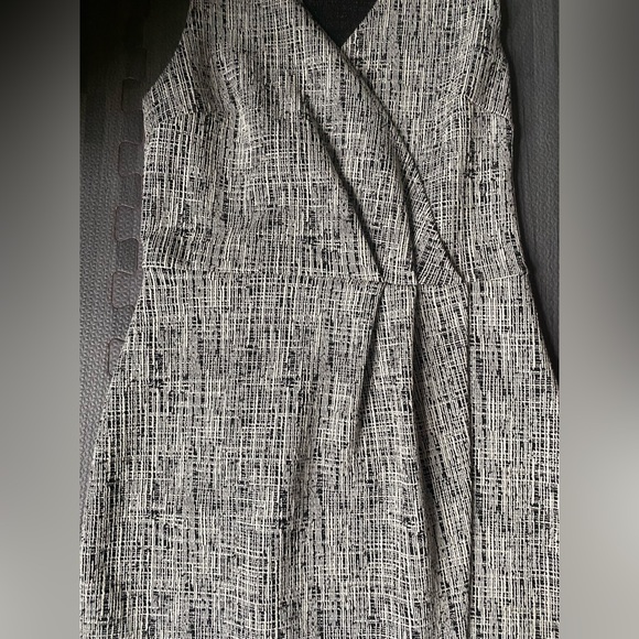 🏷️ 🛍️ NWOT Express Jacquard Surplice Front Sheath Dress 🏷️ 🛍️ - Picture 5 of 8